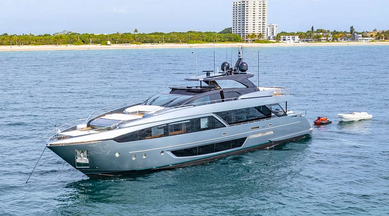 TASTY WAVES is a 110′ Motor Yacht for Charter in the Bahamas. Accommodations for 11 guests in 5 ensuite cabins. Starting at $99,900 p/wk